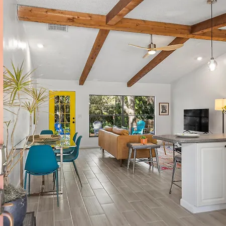 Modern Vacation Home Near Siesta Key & Downtown